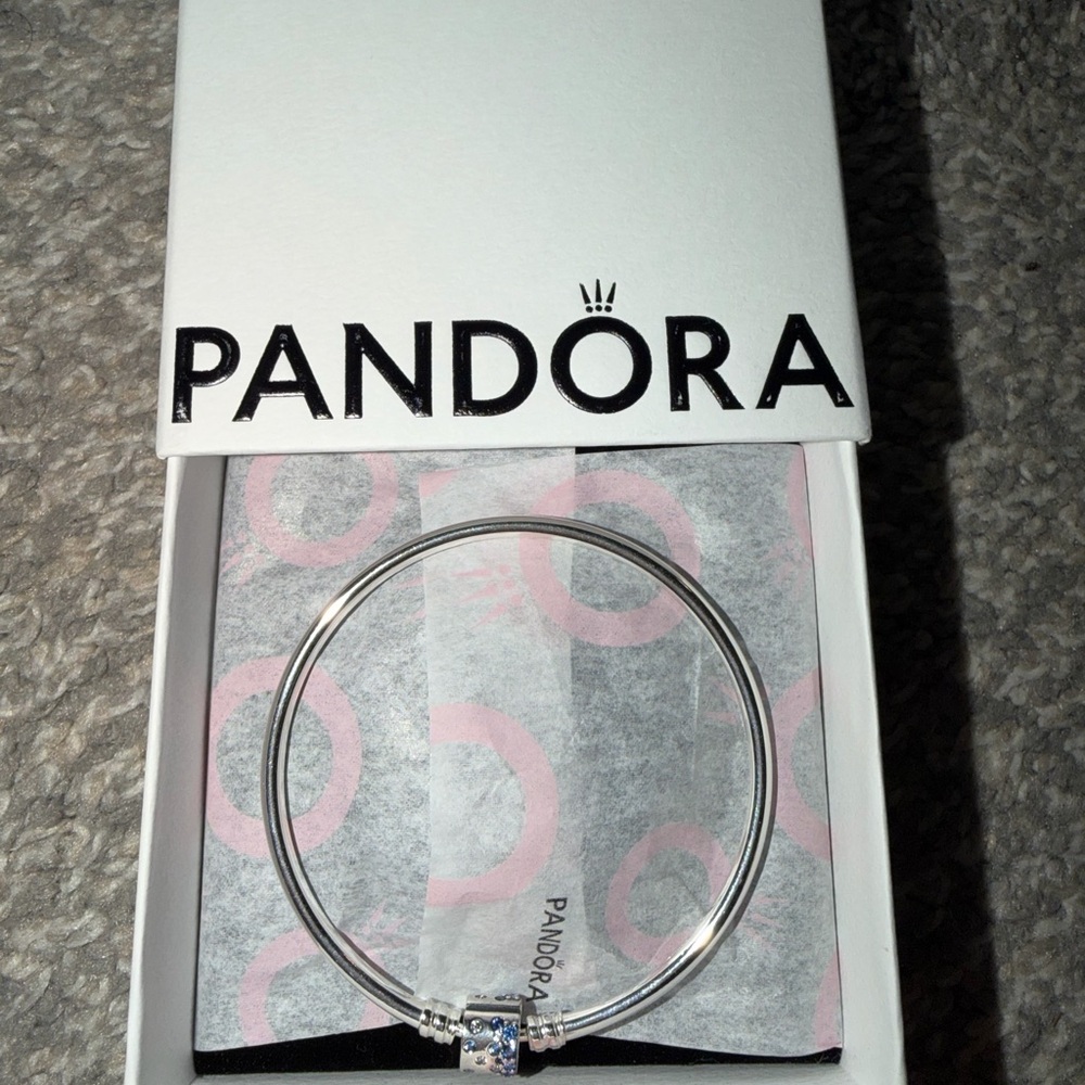 Pandora Limited Edition Sparkling Barrel Clasp Bangle - Picture 4 of 6